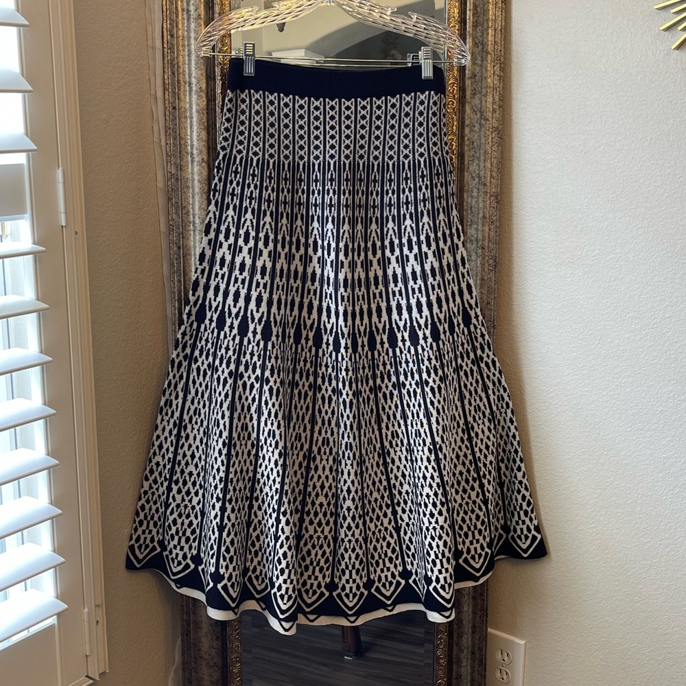 Versona Women’s black & white long skirt